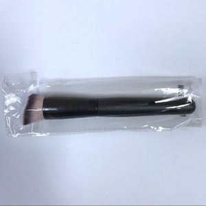 DOLL 10 PRECISION ANGLED FOUNDATION BRUSH - NEW